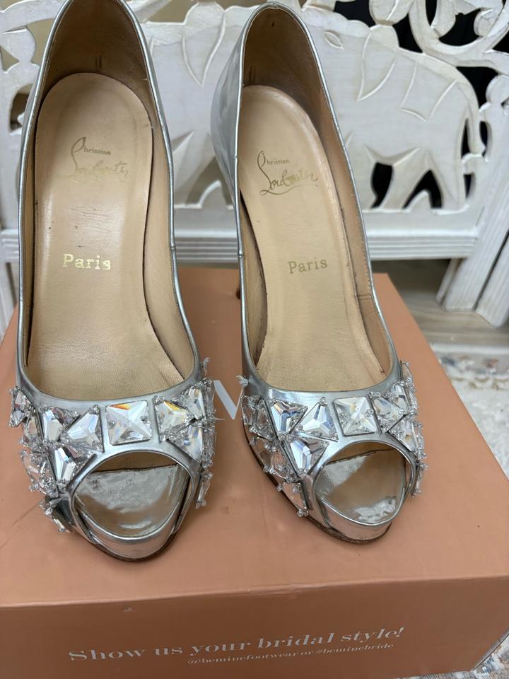 Серебряные вечерние туфли в стиле Louboutin