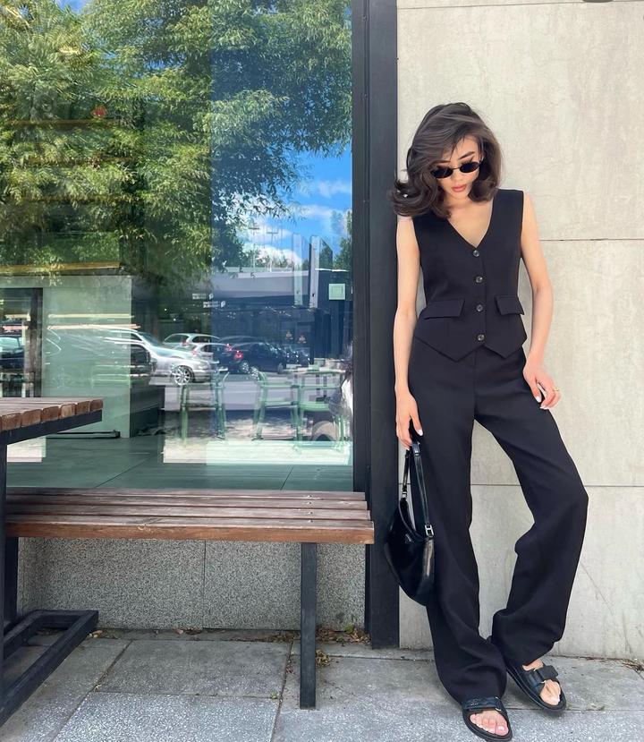 Костюм женский (жилет и брюки)