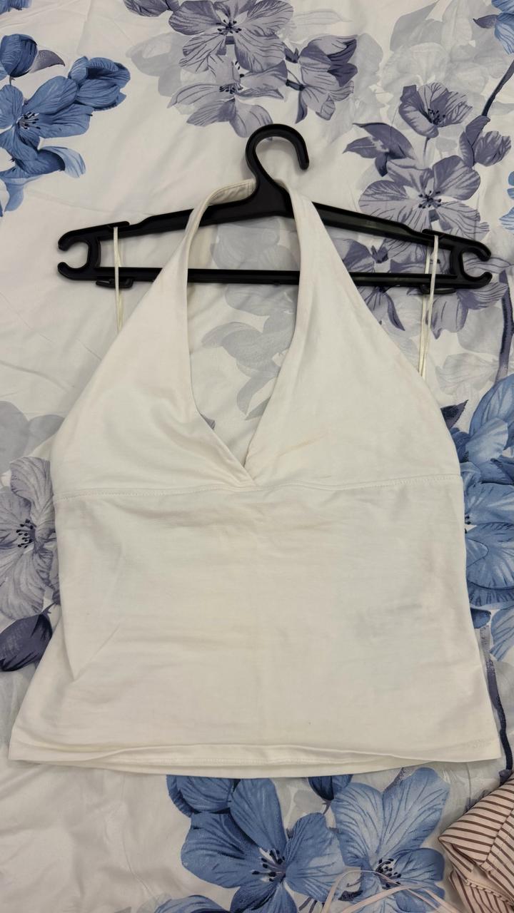 Bershka Белый топ  через шею