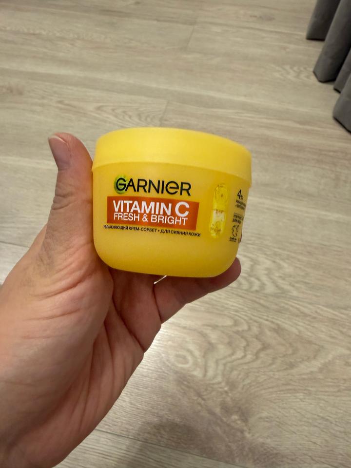Увлажняющий крем-сорбет для сияния кожи Garnier Vitamin C