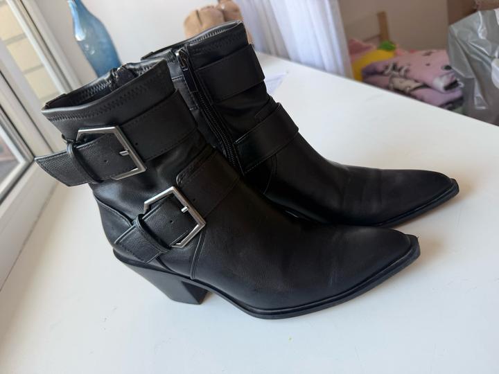 Ботинки Stradivarius с пряжками