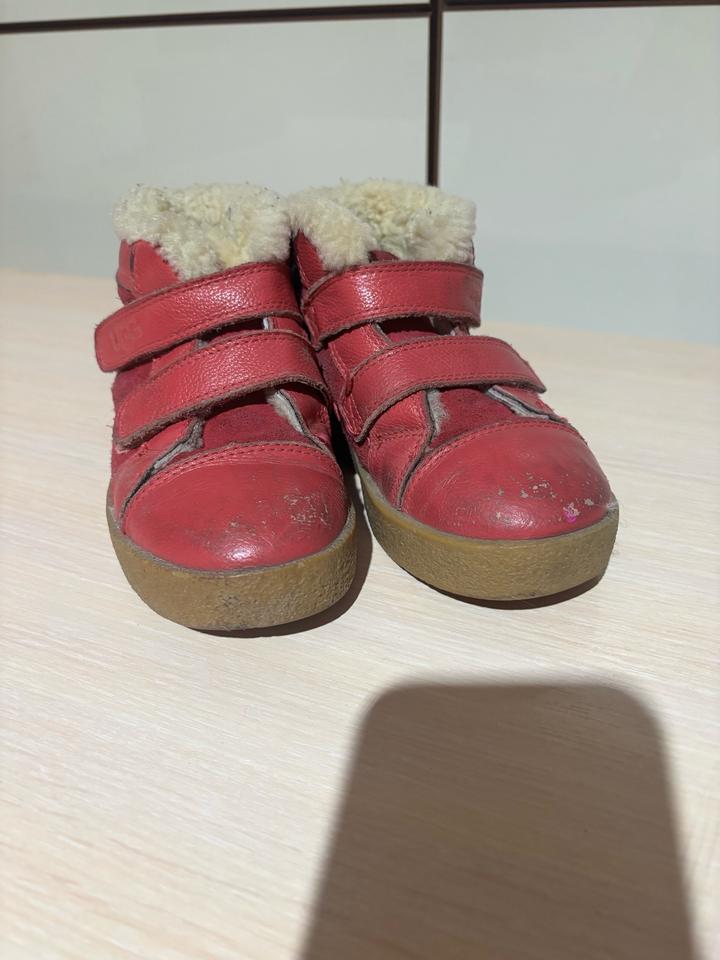 UGG