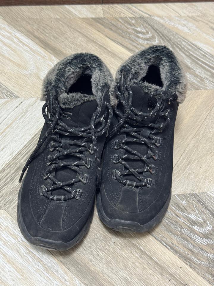 Skechers
