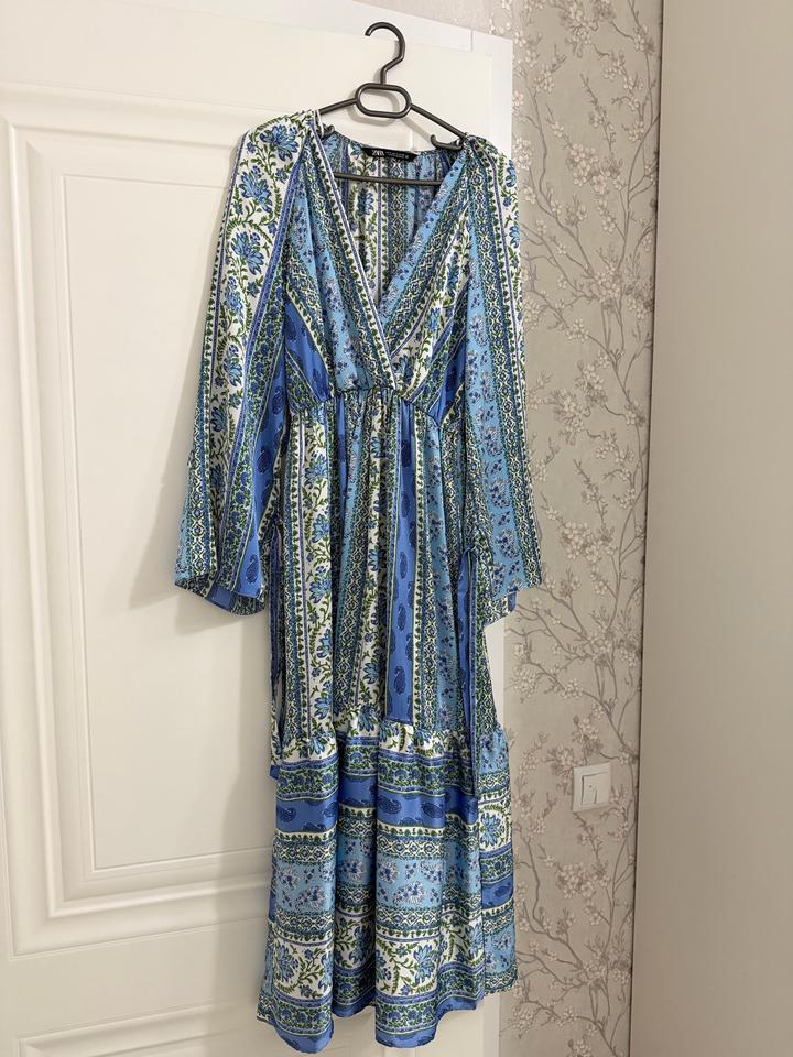 Платье ZARA с цветочным принтом