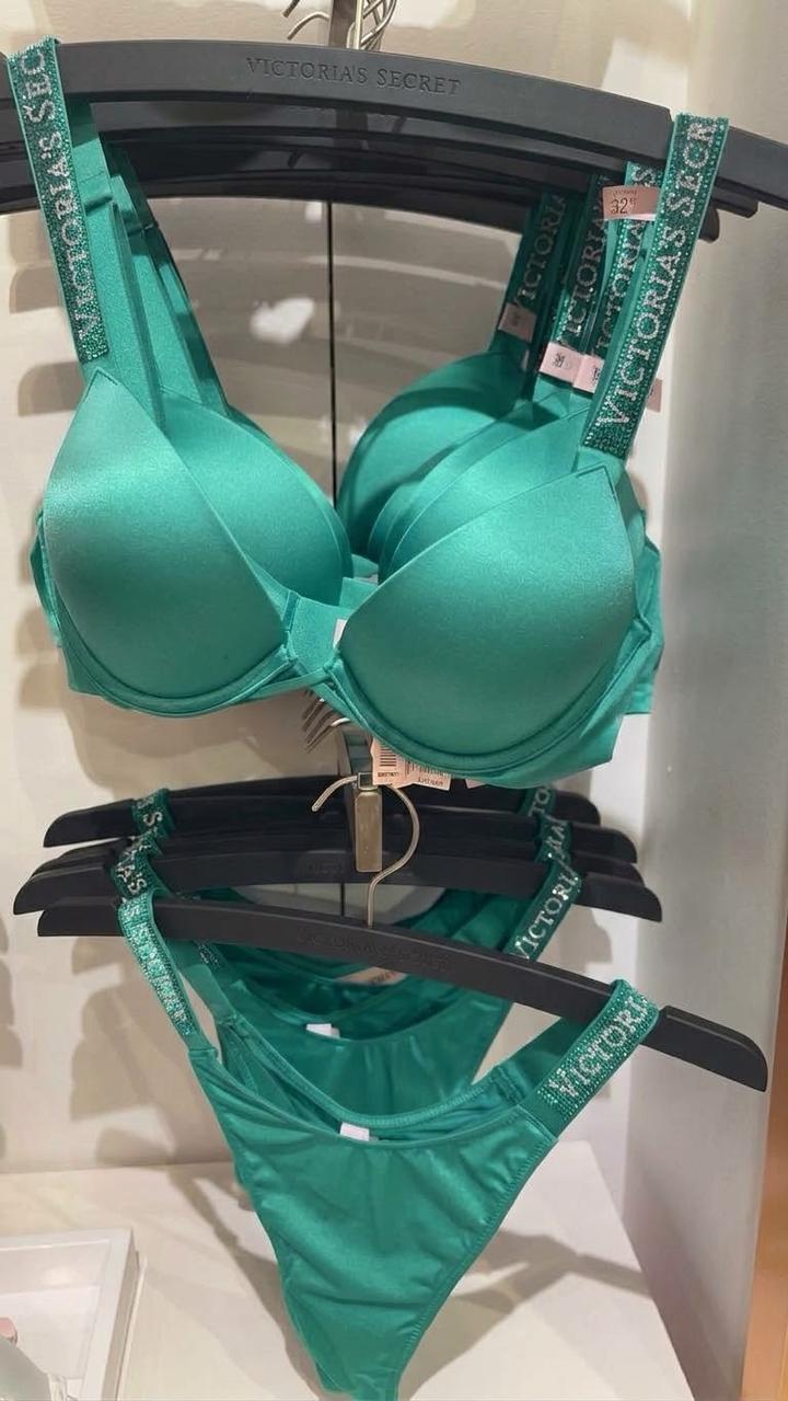 Комплект нижнего белья Victoria's Secret