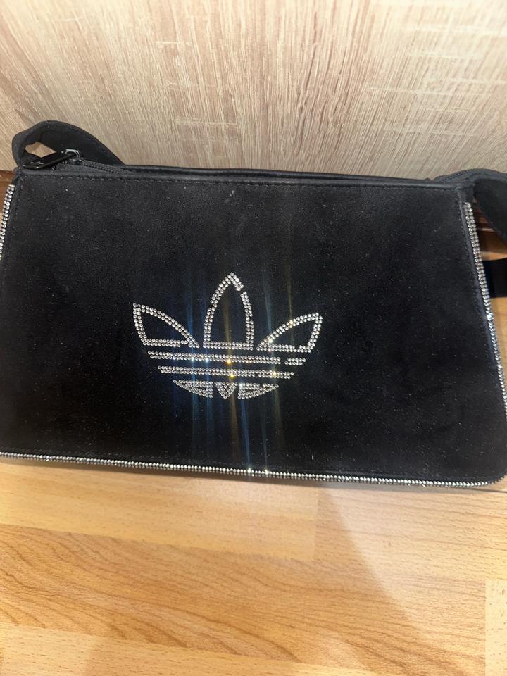велюровая сумка adidas со стразами