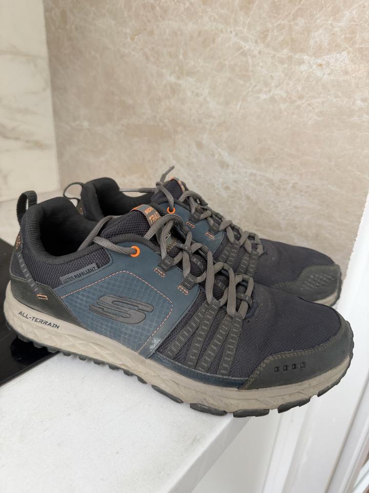 Skechers