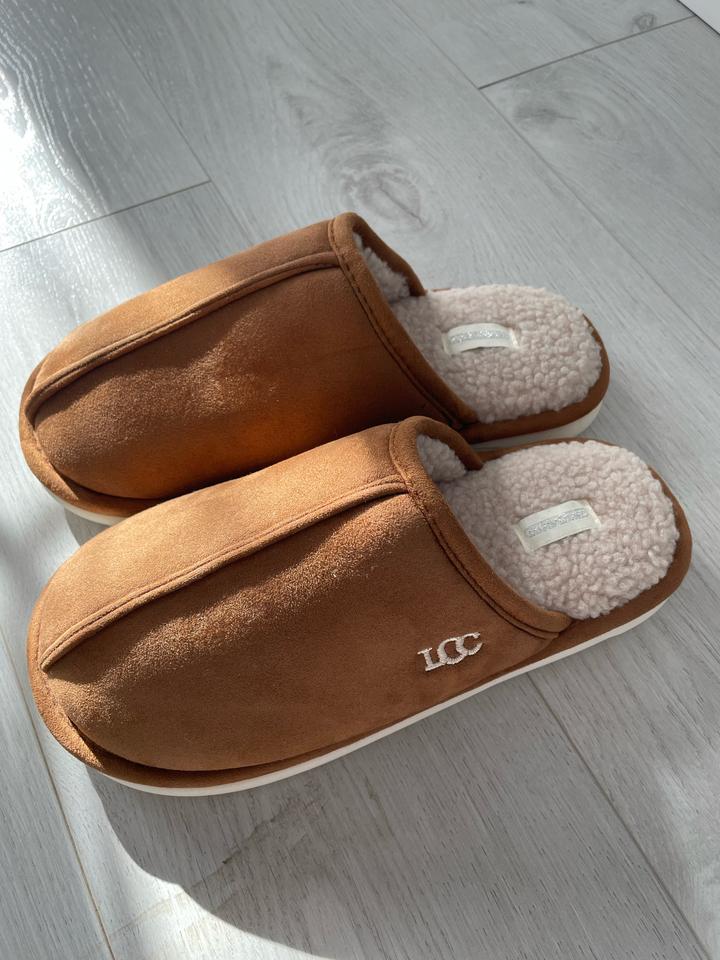 UGG