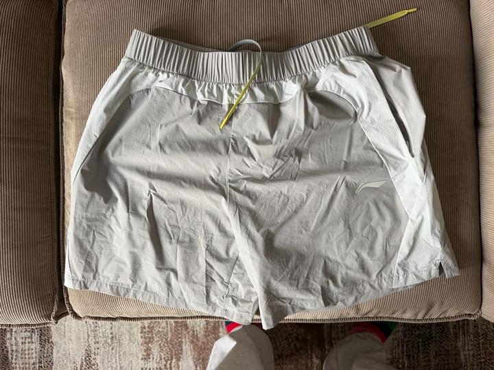 LI-NING Шорты спортивные светлые LiNing