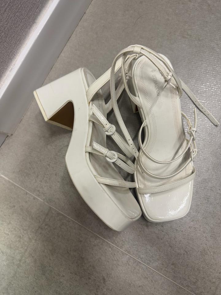 Босоножки Stradivarius