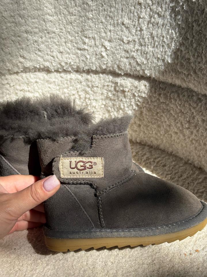 UGG