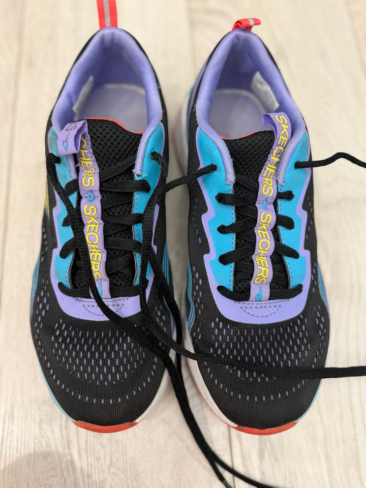 Skechers