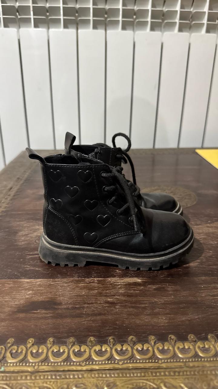 Zara Детские ботинки с сердечками