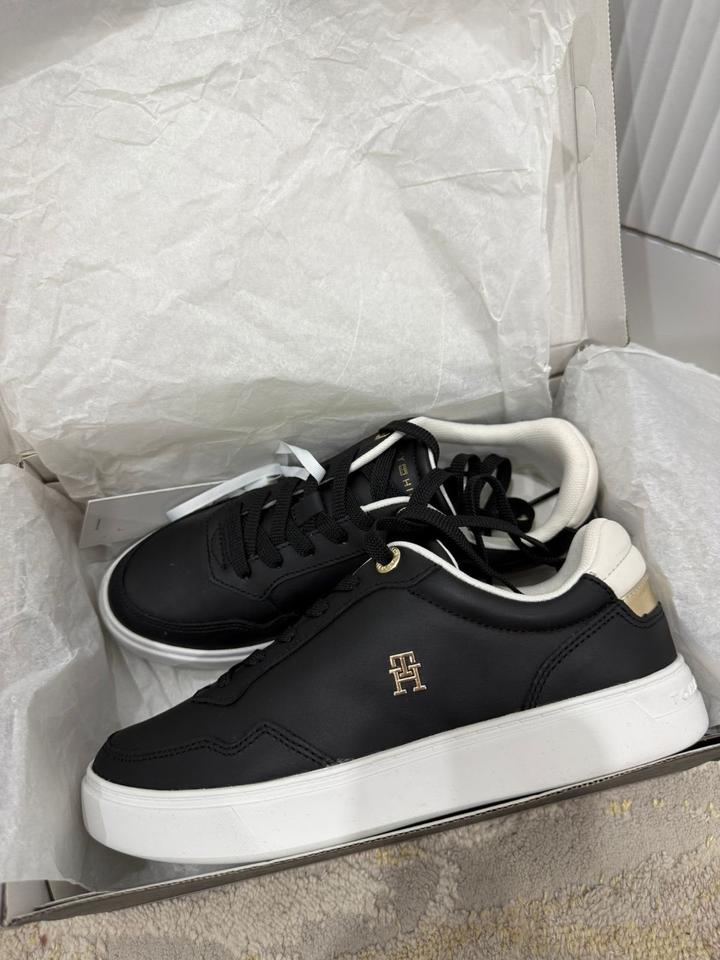 Tommy Hilfiger
