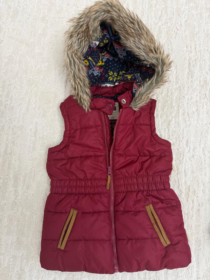 LC Waikiki Жилетка с капюшоном для девочки бордовая меховая жилетка с капюшоном