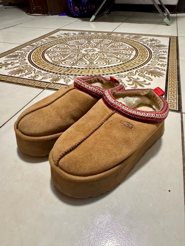 UGG