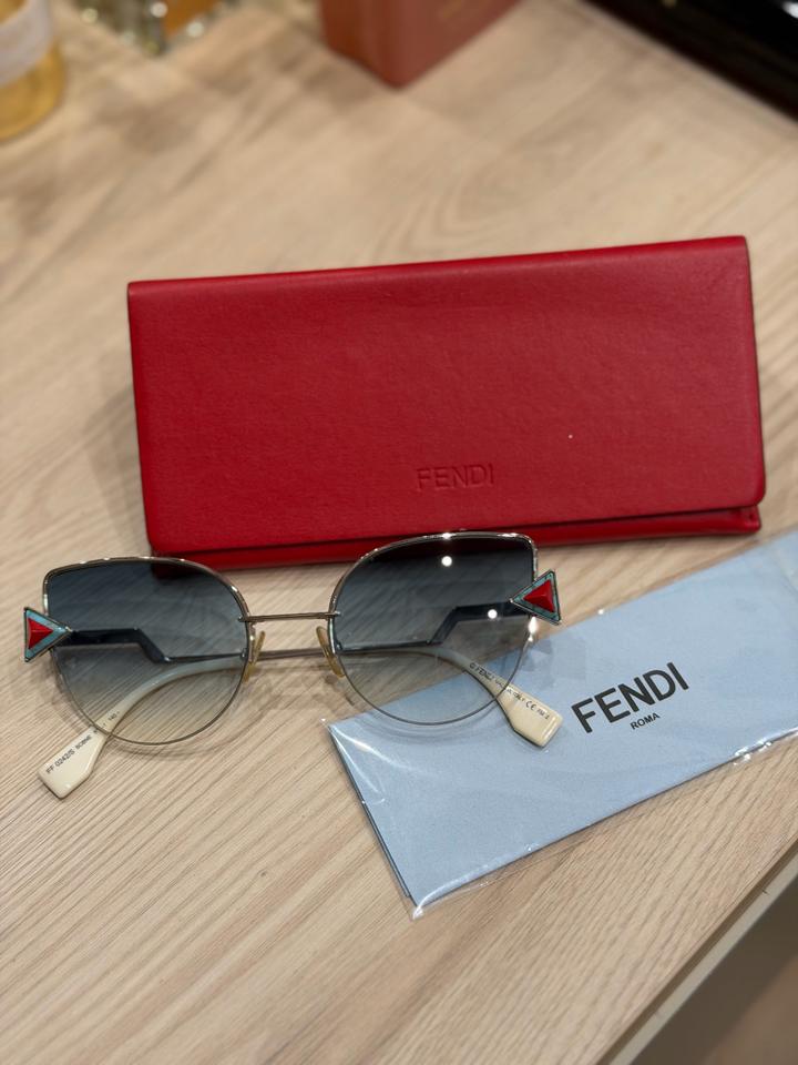 Fendi солнцезащитные очки