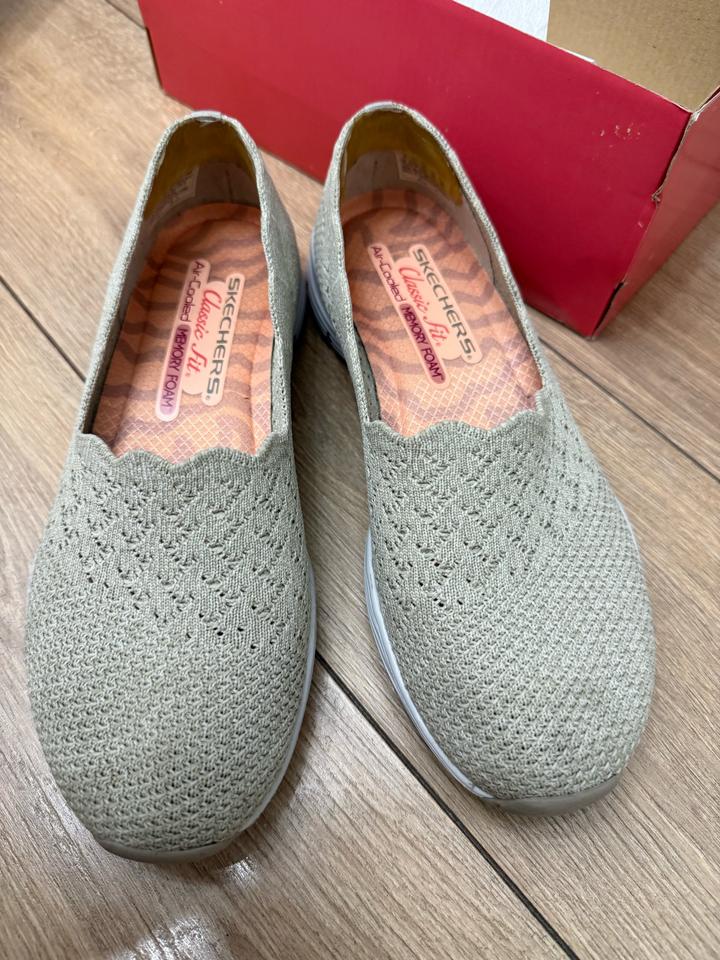 Skechers