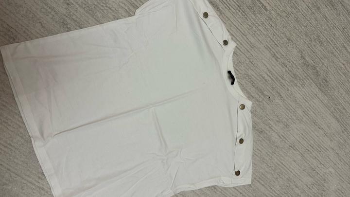Massimo Dutti Белая футболка с декоративными кнопками