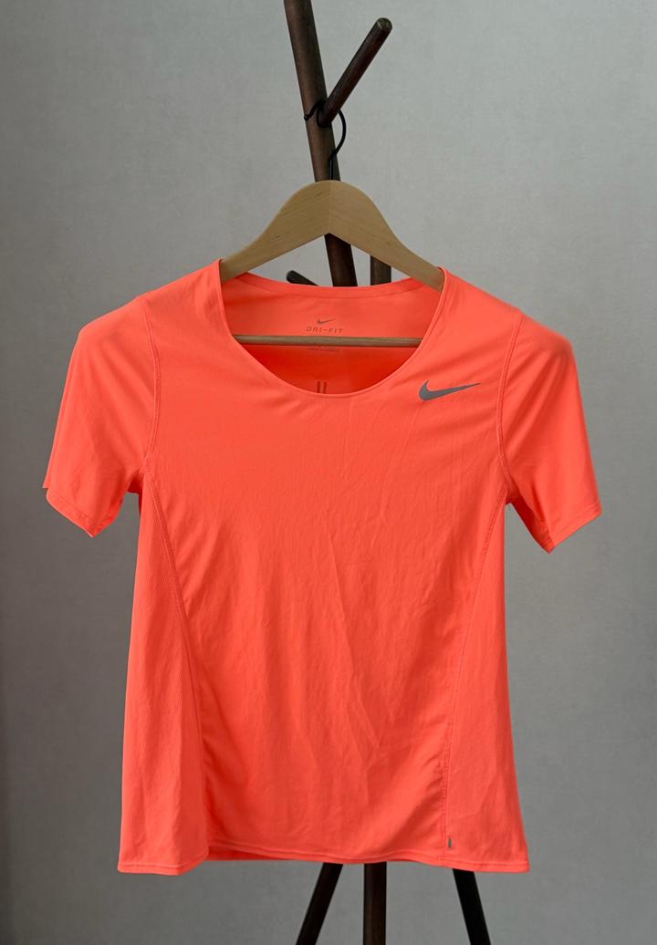 Спортивная футболка Nike