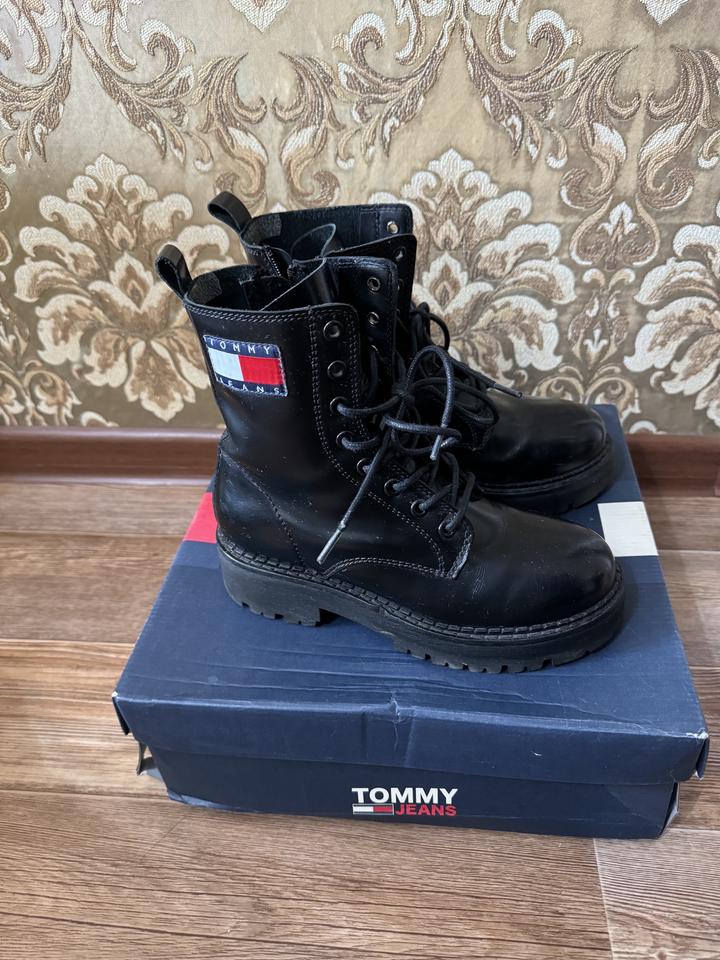 Tommy Hilfiger