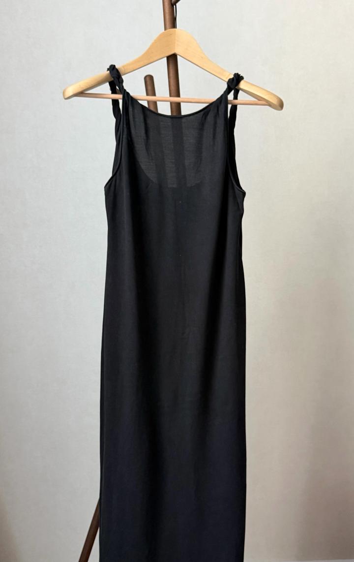 Черное платье Massimo Dutti