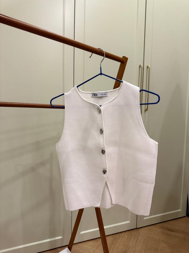 Жилет Zara с пуговицами