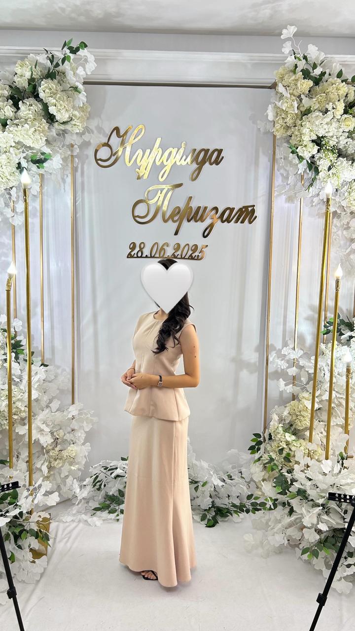 Платье с баской