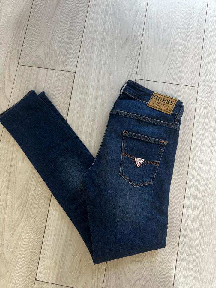 Джинсы Guess