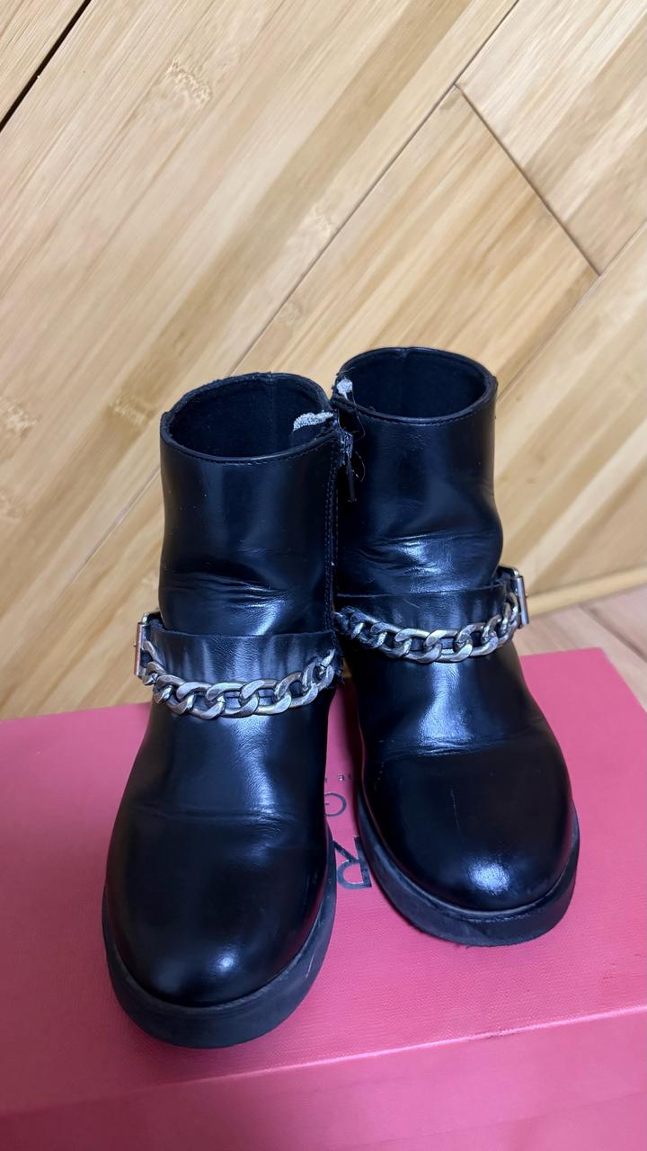 Ботинки Zara с цепью