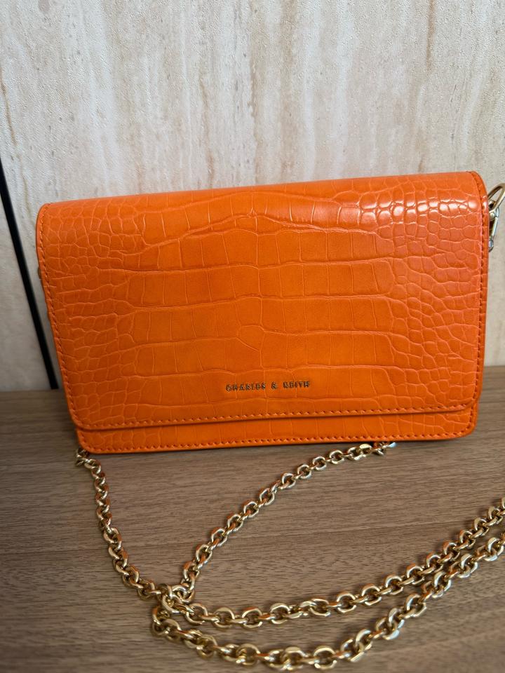 Сумка кросс-боди Charles & Keith