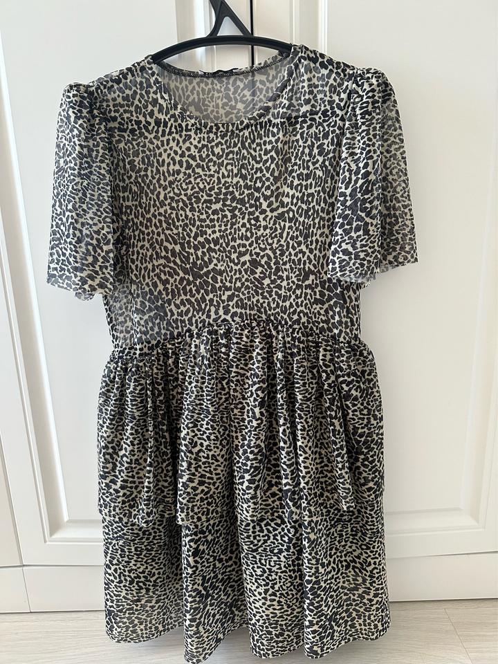 Zara Платье ярусное с леопардовым принтом