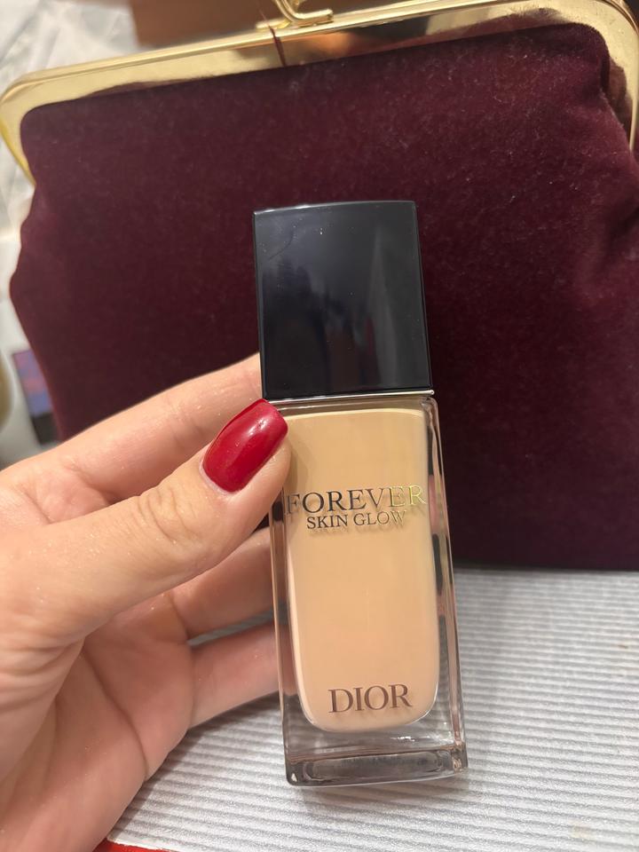 Тональный крем Dior Forever Skin Glow