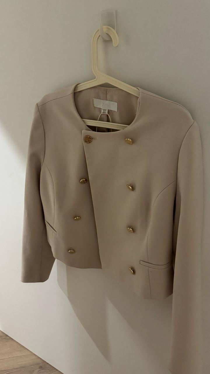 Укороченный двубортный жакет Zara