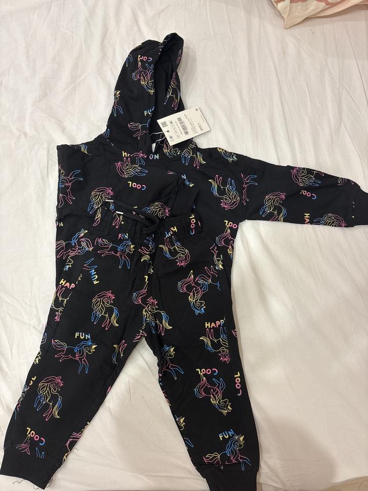 Костюм ZARA с принтом единорогов