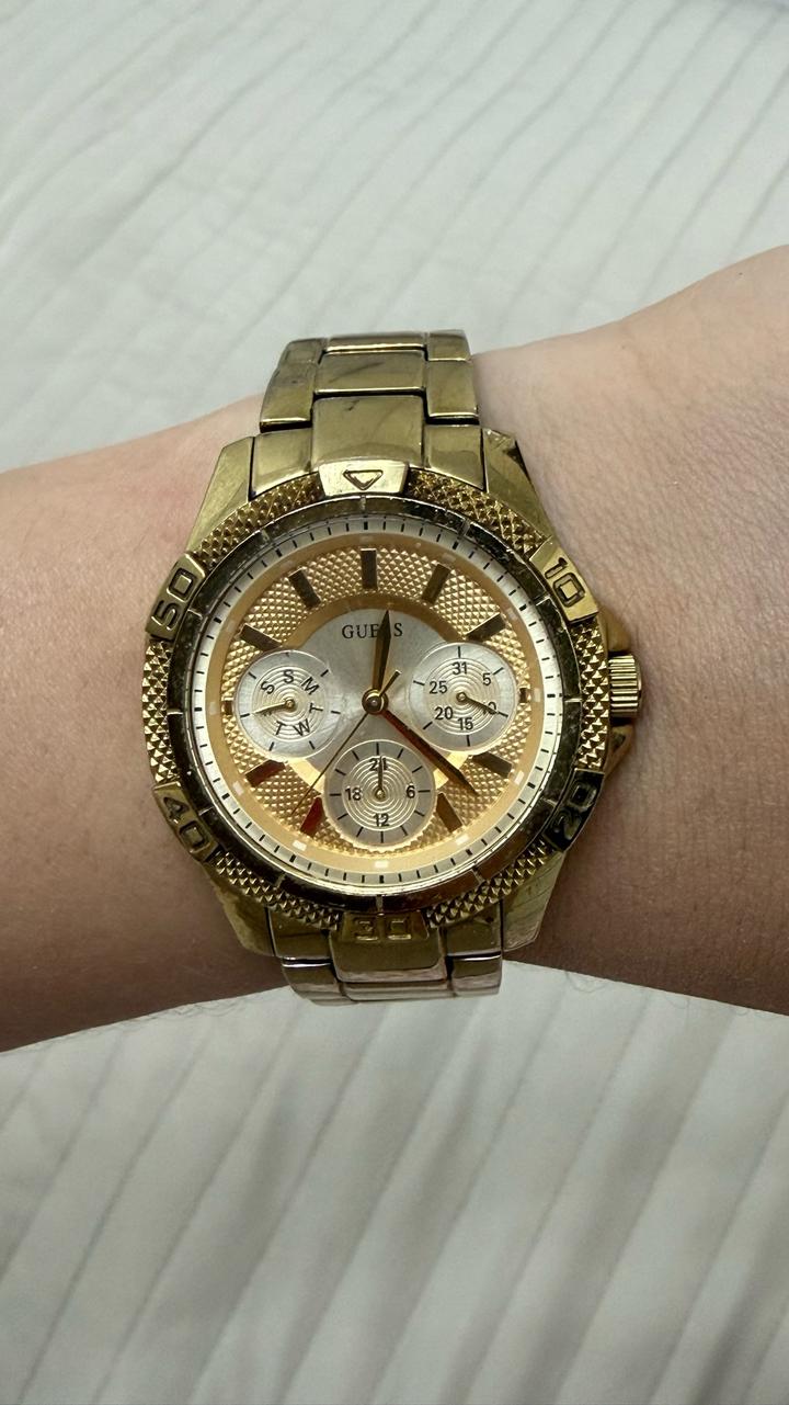 Женские часы Guess