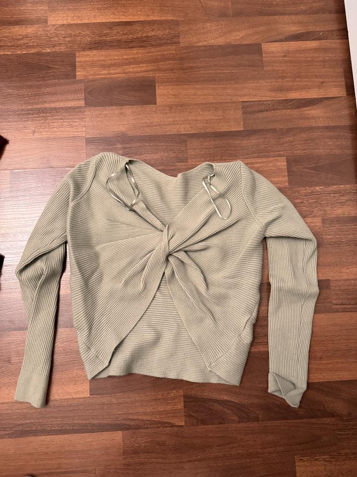 Mango Свитер короткий