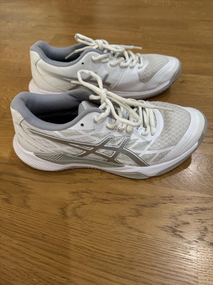 Кроссовки asics gel-tactic 12
