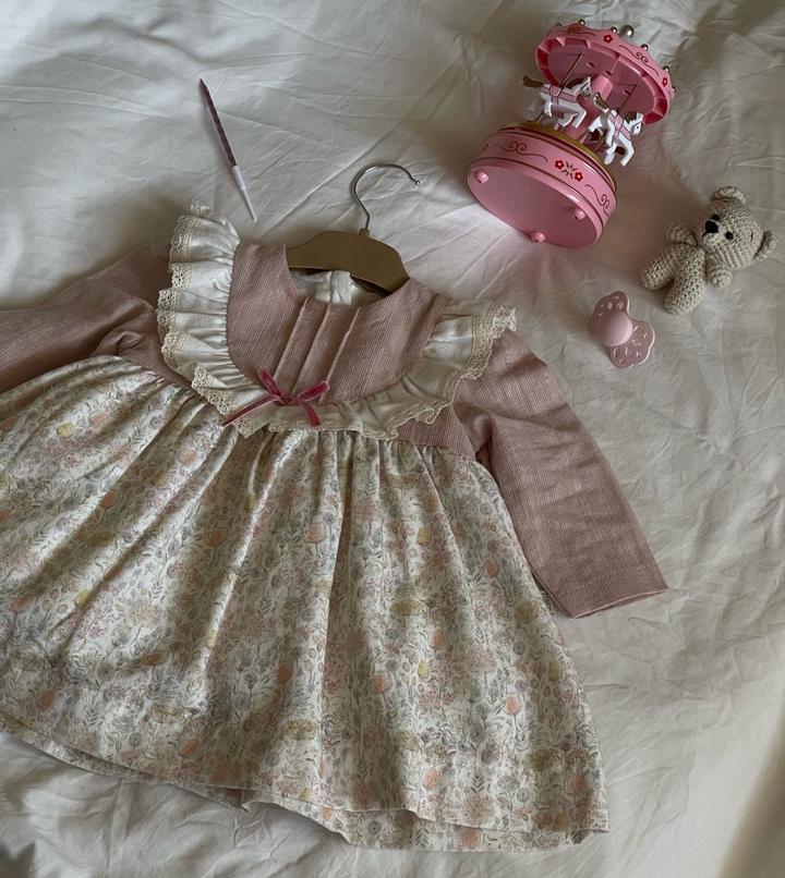 Детское платье с рюшами и цветочным принтом от бренда TONGS BABY