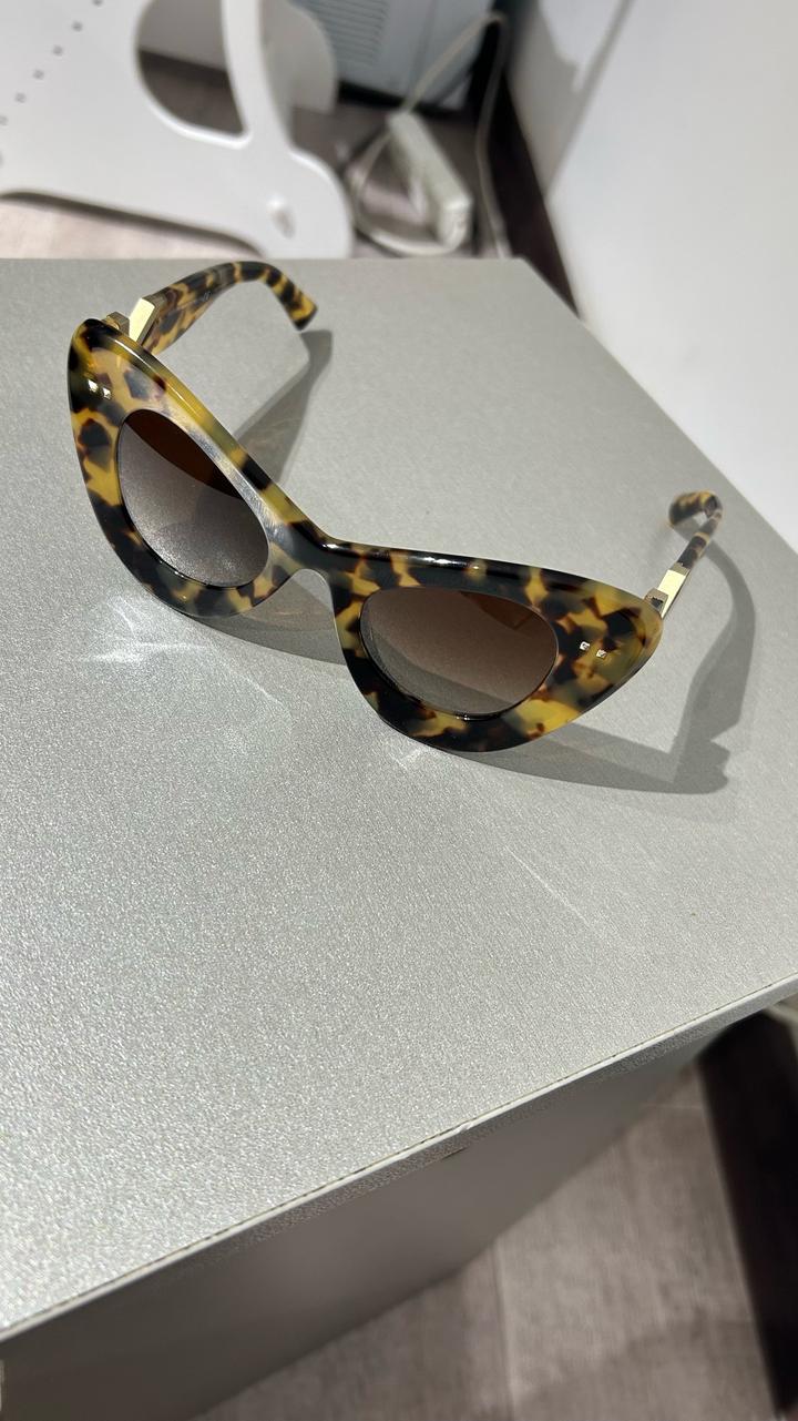 Солнцезащитные очки Valentino