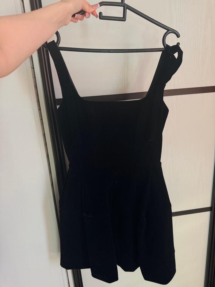 Omir Collection Черное бархатное платье на бретелях