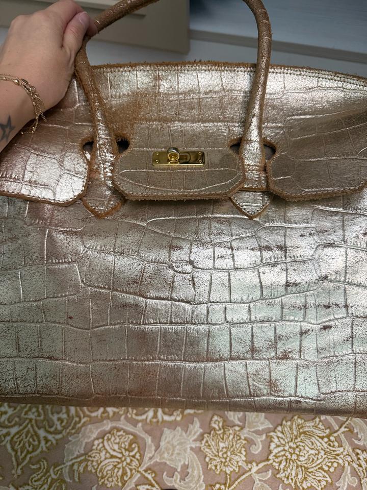Russell & Bromley