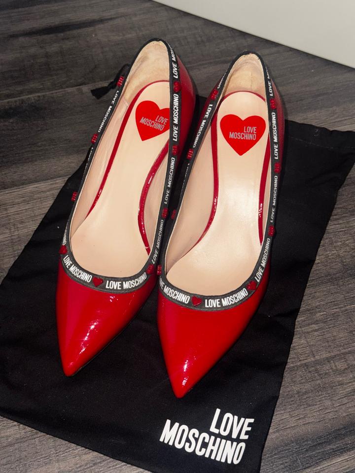 Love Moschino