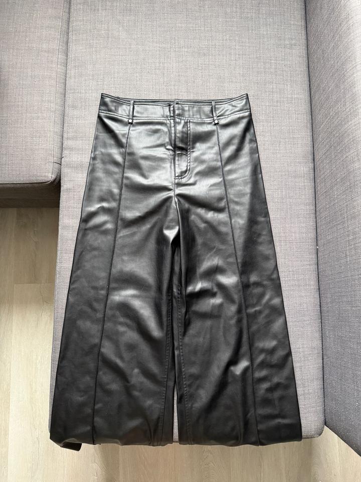 Zara Брюки из экокожи