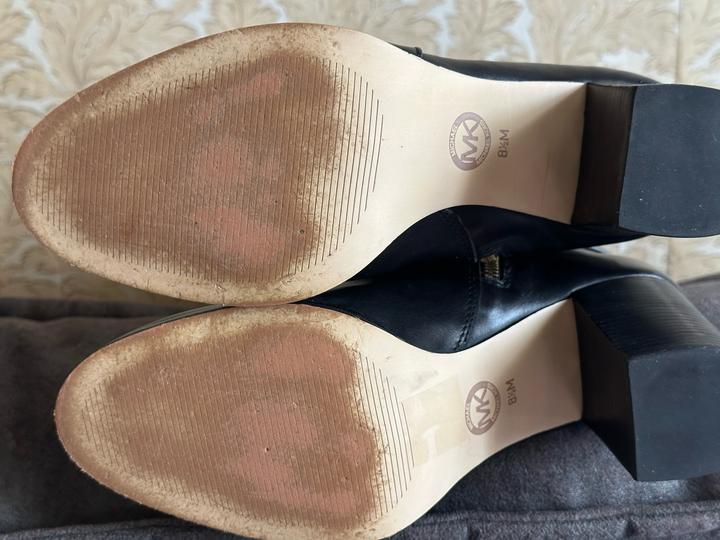 Женские кожаные сапоги Michael Kors