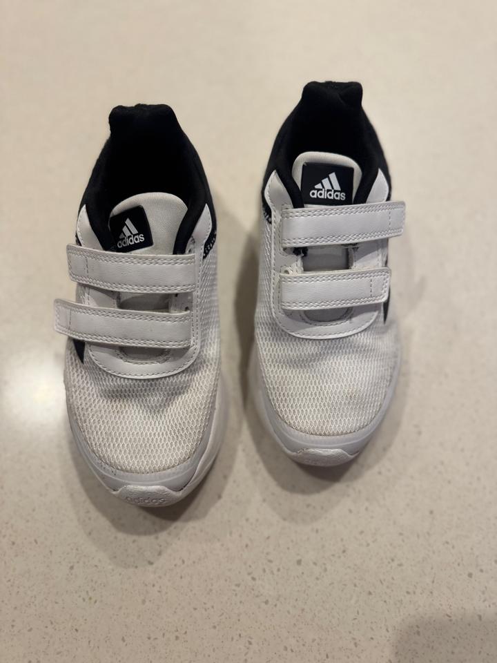 Кроссовки adidas