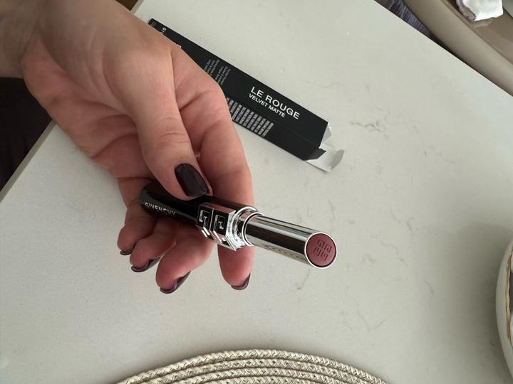 Губная помада Givenchy Le Rouge Velvet Matte