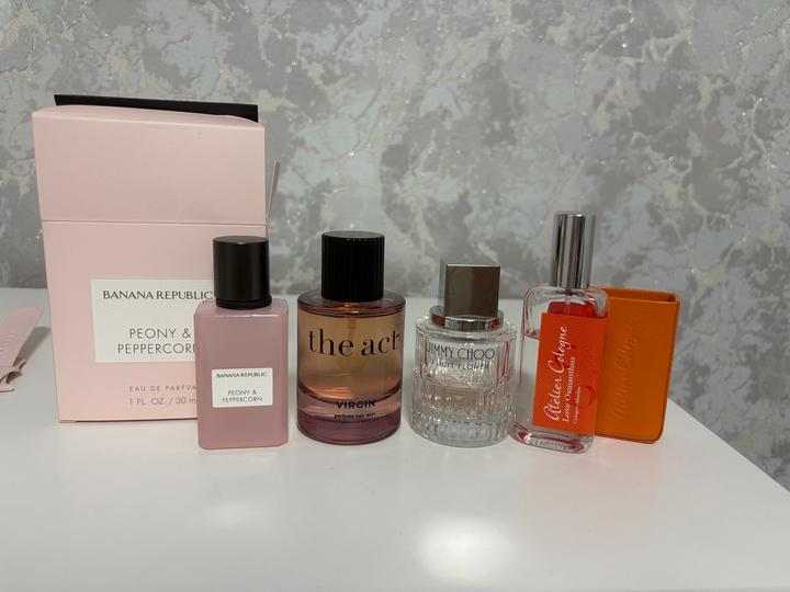 Парфюм: Banana republic, The act, Jimmy Choo, Atelier cologne