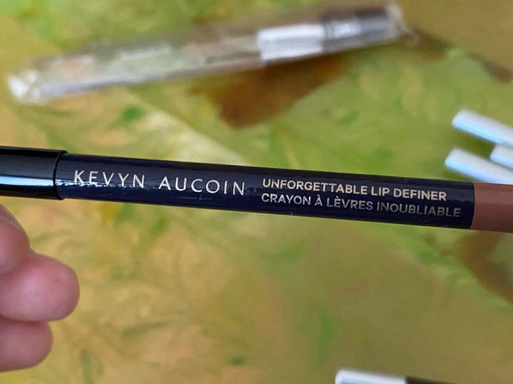 Карандаш для губ Kevyn Aucoin Unforgettable Lip Definer