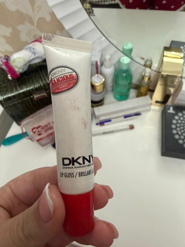 DKNY блеск для губ